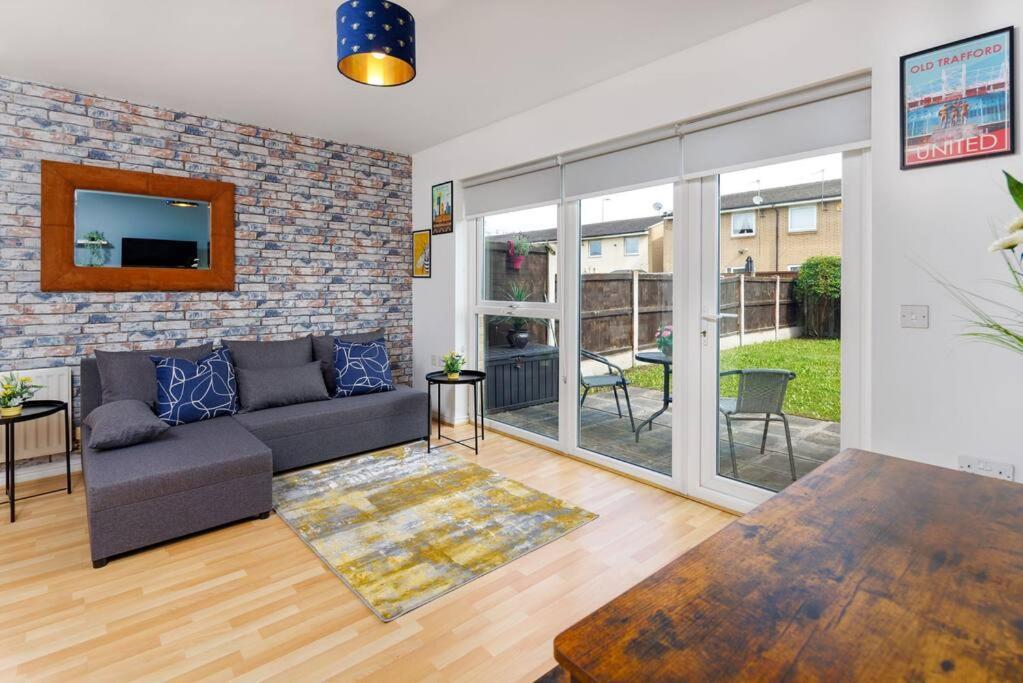 Sunshine Terrace By Happy Sunshine Stay Manchester Exterior photo